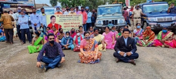 Khanapur MLA, locals block NH4A to protest delay in road repair