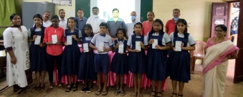 Smartphones given to 25 needy students in Bicholim