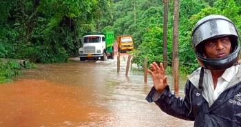 Raut threatens fast outside MLA's house over flooded road