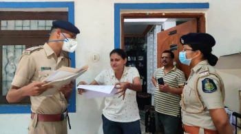 Cops come knocking: AAP leader fights back, spurns notice