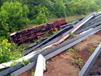 Fifth truck mishap in Canacona in nine days, one hurt