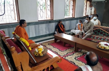 Governor pays condolence visit to Partagal Math