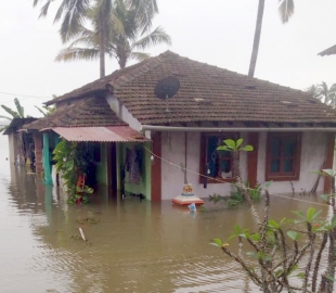 Residents use canoe to reach homes as Malar-Divar flooded