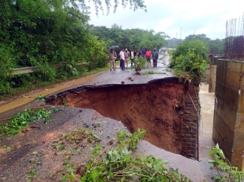 Traffic blocked on Belagavi-Panaji NH4A as old bridge collapses, road washes away