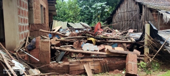 5 families left homeless as houses ravaged by flood