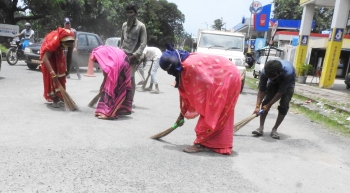 Margao road swept to keep dust pollution under control