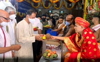 Leaders offer prayers at Partagali Math