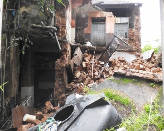 Part of old building comes crashing down in Margao