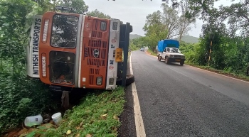 2 escape unhurt in mishap at Canacona