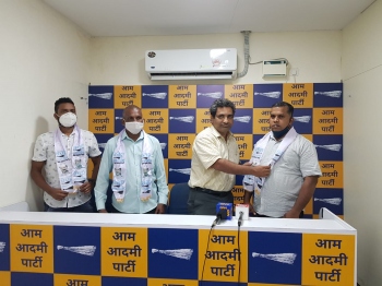 Curdi sarpanch joins AAP