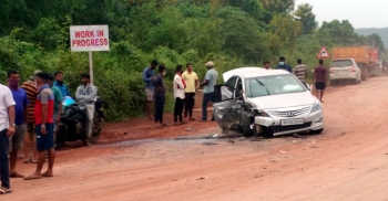 3 escape with injuries in Dhargal road mishap