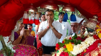 CM, wife take part in Ashtami Zatra rituals at Narvem