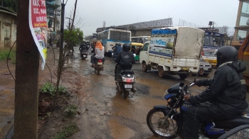 Potholed road near Belagavi Railway gate irks tourists