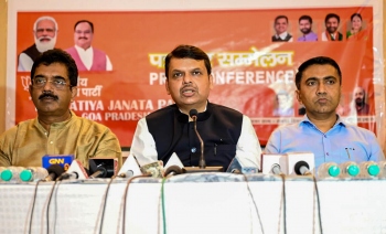 Fadnavis non-committal on alliances, leadership