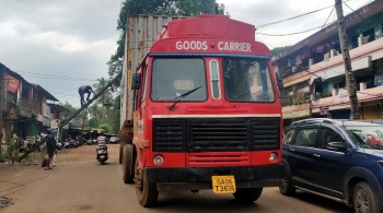 Truck rams pole, disrupts power, traffic in Honda
