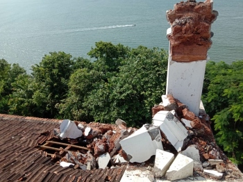 Lightning strike hits steeple of Sinquerim church