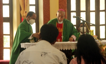 Archbishop praises tiatrists for protecting culture