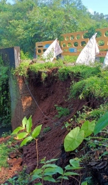 Protection wall on Gawane Bridge partially collapses
