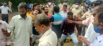 Groups clash over rights toÂ Velus Ravalnath devasthan
