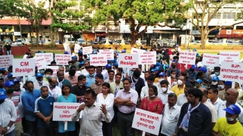 AAP organises massive protest, leaders manhandled, detained
