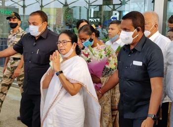 Mamata arrives in Goa amid protests, show of black flags
