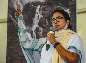 Mamata vows to fight ‘dadagiri’ from Delhi