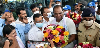 Supporters welcome Kejriwal at Airport