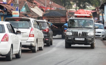 Calls for bypass with NH traffic passing through narrow Cuncolim market road