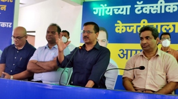 AAP woos taxi operators with promises, calls them victims