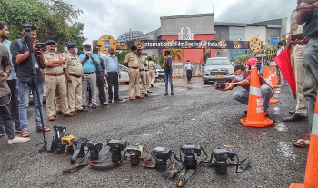Journos protest over no access to opening