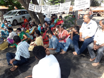Women continue chain hunger strike on 2nd day