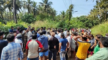 Velsao locals stop demarcation work for track doubling project