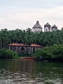 Heritage lovers remain firm on license withdrawal, demolition