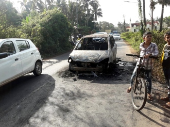Car gutted in fire at Goa Velha