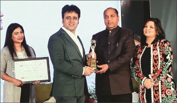 Dr Juneja conferred with Best Entrepreneur Award