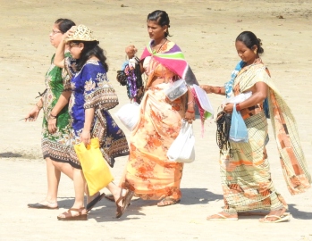 With authorities failing to crack whip, all eyes on Union minister for solution to hawkers’ problem