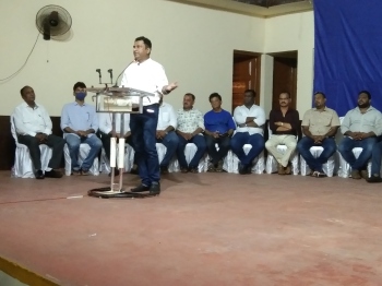 BJP karyakartas condemn Jayesh's entry into party
