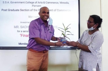 Students urged to develop financial skills