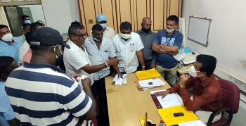 Angry locals gherao PWD engineer over hefty bills