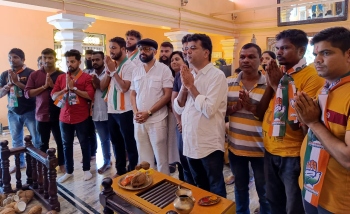 Cong ticket aspirants campaign jointly