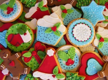 Do synthetic dyes in colourful sweets pose health risks?