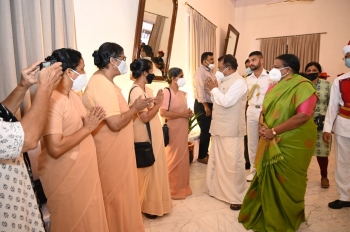 Raj Bhavan turns Christmassy