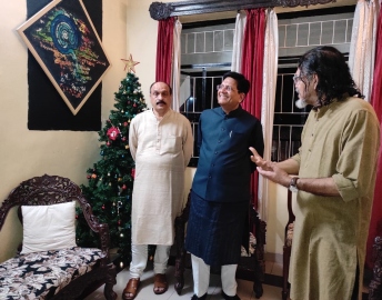 Piyush Goyal lands in Margao, interacts with top businessmen