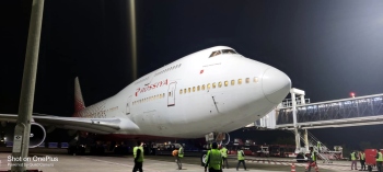 Jumbo charter arrives with 512 passengers