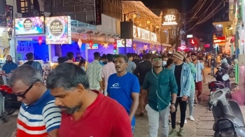 Mobile thieves have a field ‘night’ as revellers storm Tito’s lane, beaches