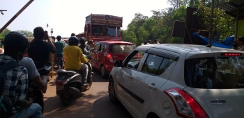 Chaos across Polem check post as K'taka enforces RT-PCR -ve report