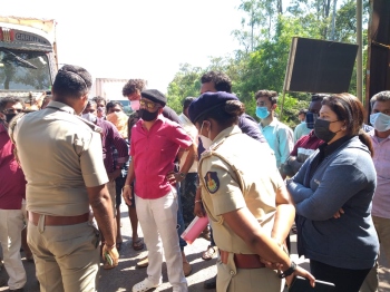 Vehicles stopped, RT-PCR -ve reports sought at Polem border