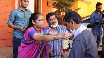 AAP CM candidate receives warm welcome during St Cruz campaign