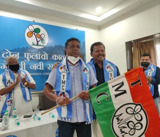 Former Cumbarjua sarpanch Surendra Naik joins TMC