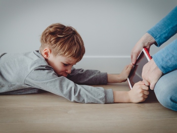 How much screen time should parents allow their children